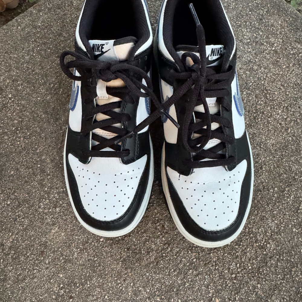 Nike Dunks youth size 6 navy blue black and white low top atlético